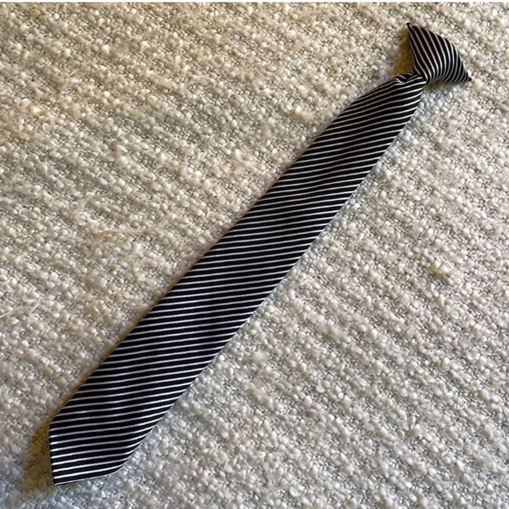 🎩 Youth Black & White Striped Clip On Tie